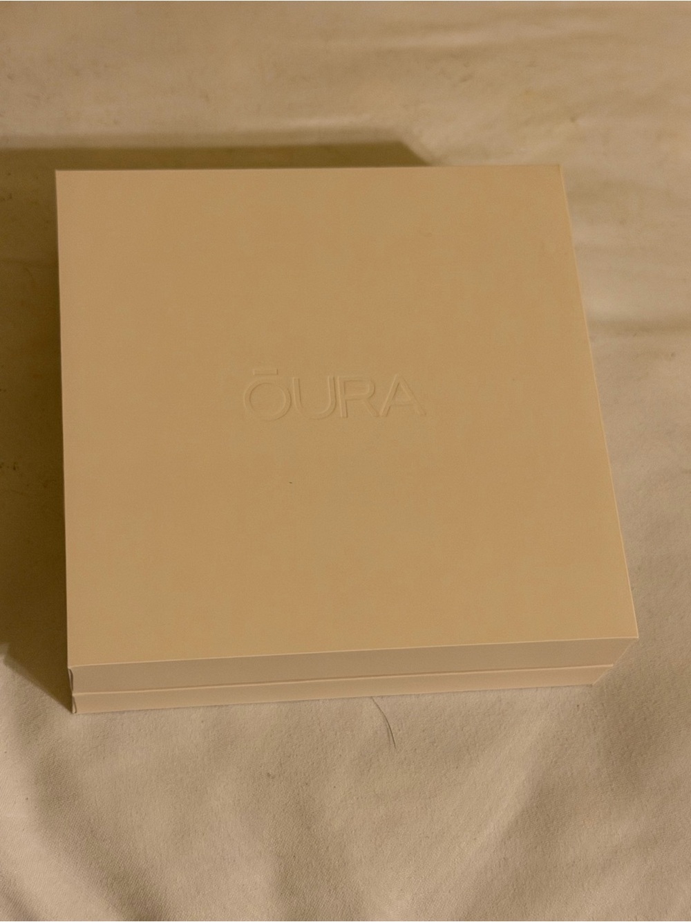 Oura Ring 4 with charger